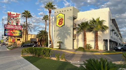Super 8 by Wyndham Las Vegas North Strip/Fremont St. Area image 10