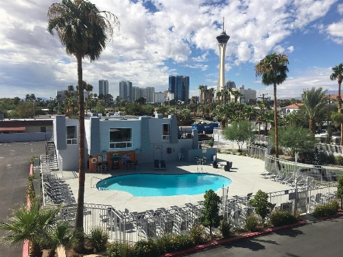 Super 8 by Wyndham Las Vegas North Strip/Fremont St. Area image 2