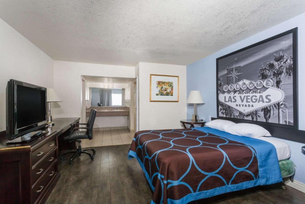 Super 8 by Wyndham Las Vegas North Strip/Fremont St. Area Image 6