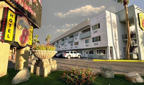 Super 8 by Wyndham Las Vegas North Strip/Fremont St. Area image 9